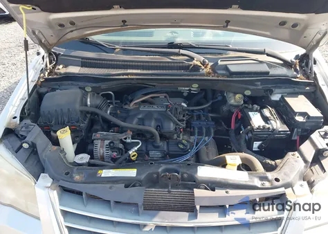 2010 Chrysler Town & Country Touring from USA, damaged, VIN 2A4RR5D14AR221292